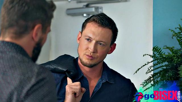 Stunning MILF in bi 3way