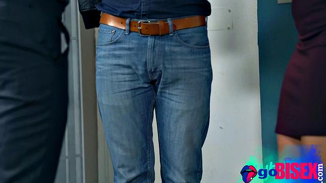 Stunning MILF in bi 3way