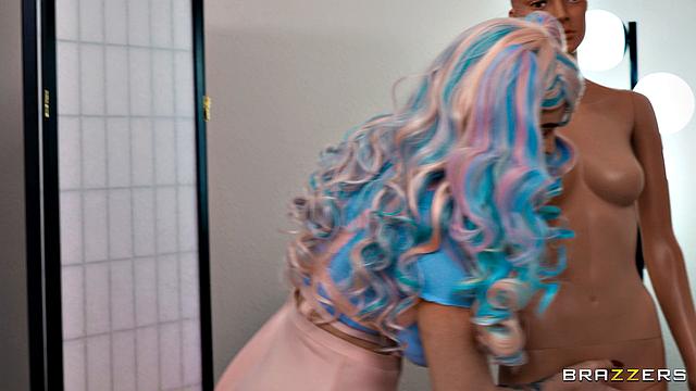 Sneaky Cosplay Swaperoo