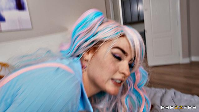 Sneaky Cosplay Swaperoo