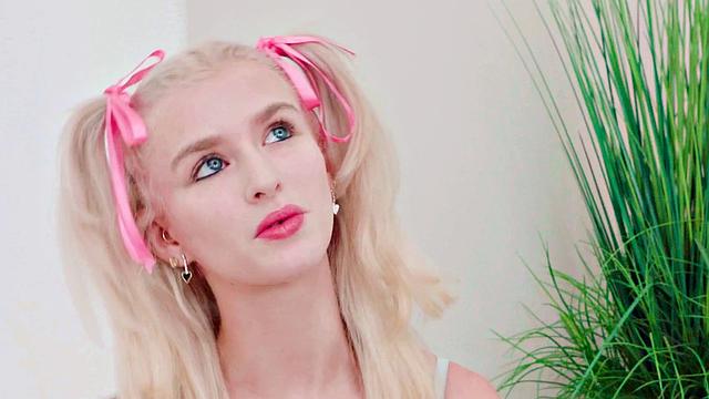 Throated - Juicy Barbie Is Addicted To Sucking Cock