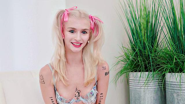 Throated - Juicy Barbie Is Addicted To Sucking Cock