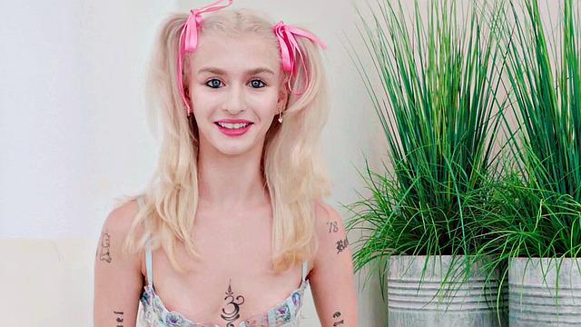 Throated - Juicy Barbie Is Addicted To Sucking Cock