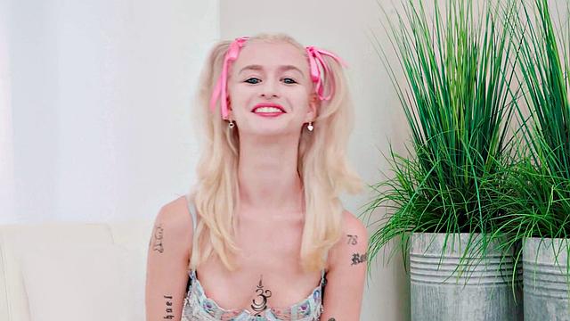 Throated - Juicy Barbie Is Addicted To Sucking Cock