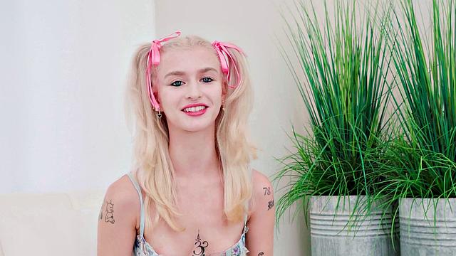 Throated - Juicy Barbie Is Addicted To Sucking Cock