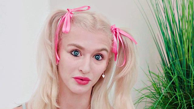 Throated - Juicy Barbie Is Addicted To Sucking Cock