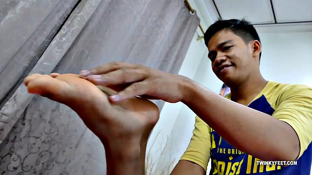 Marcon and Rizal Get Horny For Toes
