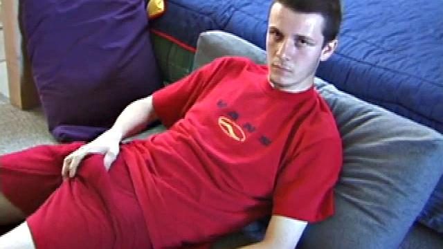 Amateur Derek Jerks His Meat