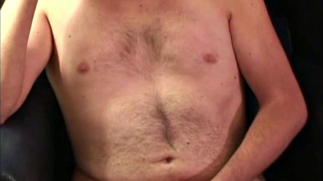 Крис дрочит член и доводит до мощного оргазма