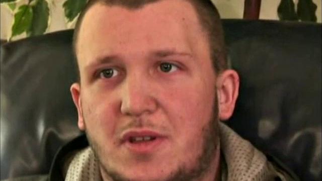 Крис дрочит член и доводит до мощного оргазма