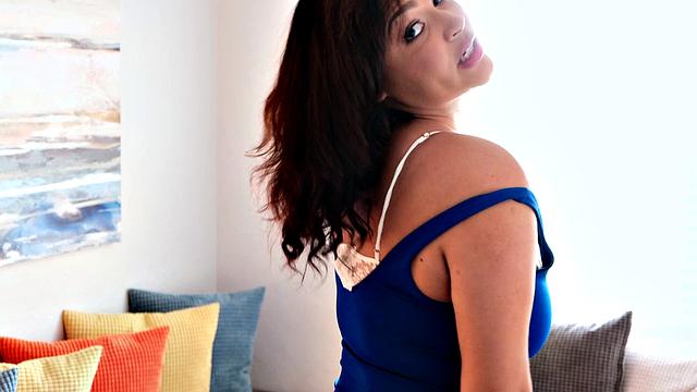 Ashlyn Peaks' Big Delicious Hooters