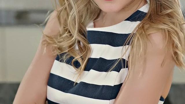 Blonde hottie in high heels and skirt gets naughty in the indoors