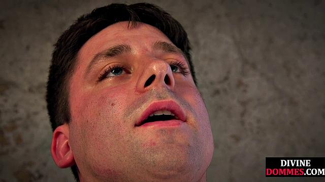 Classy domina facesitting on loser