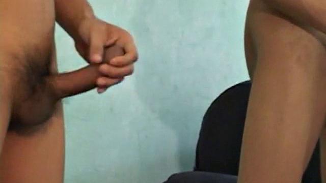 Slim Asian amateurs masturbate in group until spraynig juice