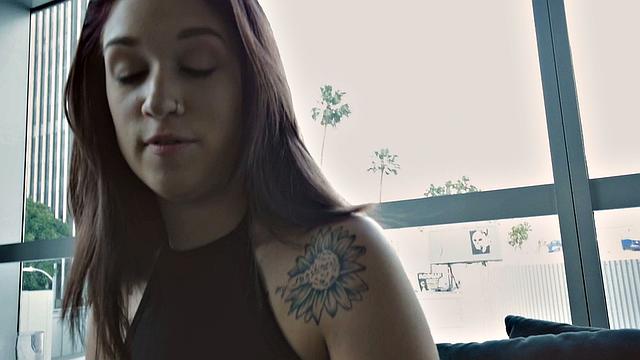 сводная сестра сосёт брату и катается на его члене