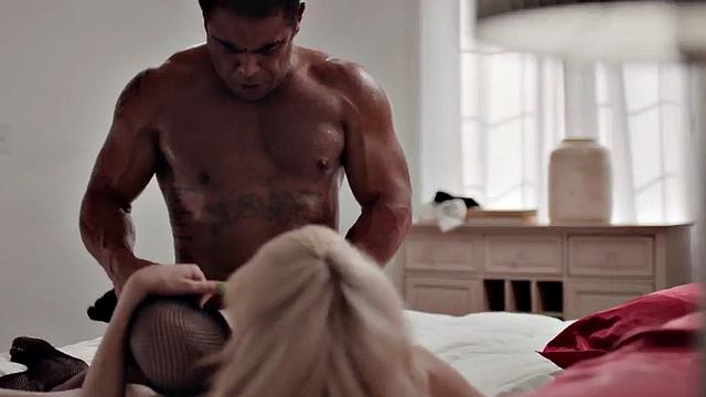 Transsexual drilled in tight ass in doggystyle