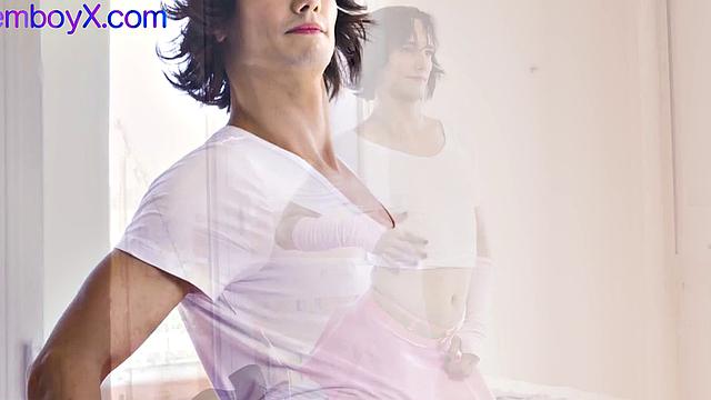 Roseboi seducing upskirt