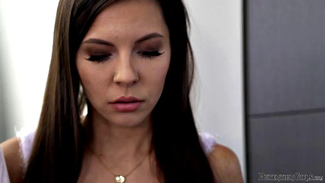 Girls Left Alone - S2:E4