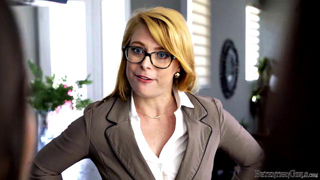 Girls Left Alone - S2:E4