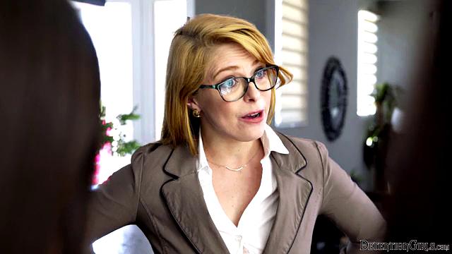 Girls Left Alone - S2:E4