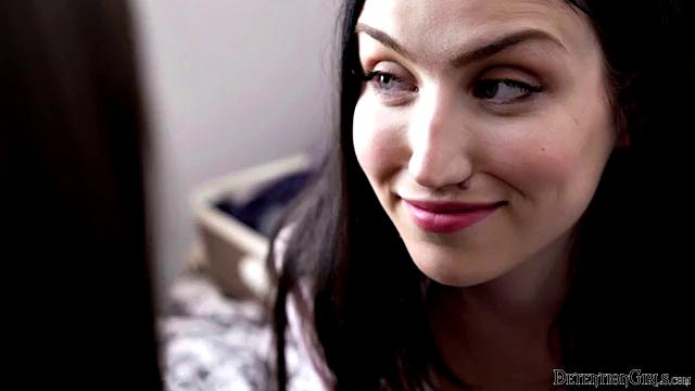 Girls Left Alone - S2:E4