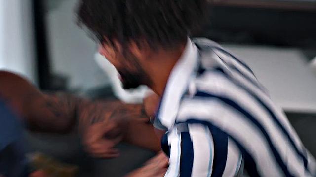 райан боунс трахается с другом и кончает ему в задницу