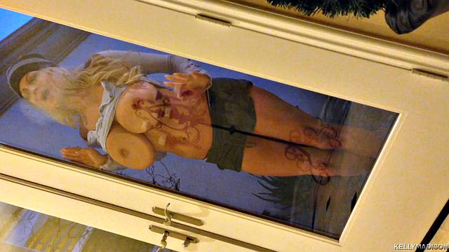 кэлли спасается от холода - вибратор работает за батарею