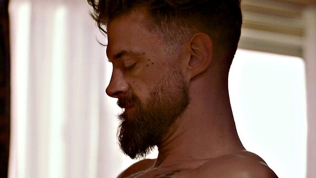 Серф закончился, а жёсткий секс без резинки только начался