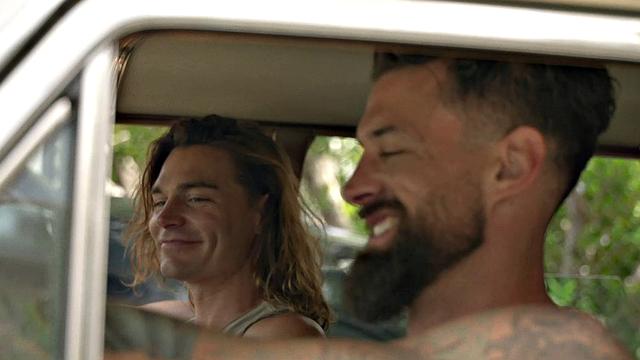 Серф закончился, а жёсткий секс без резинки только начался