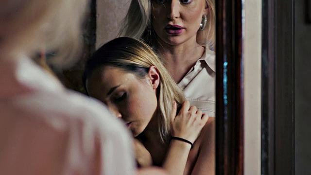 Busty stepmom pussylicked before scissoring