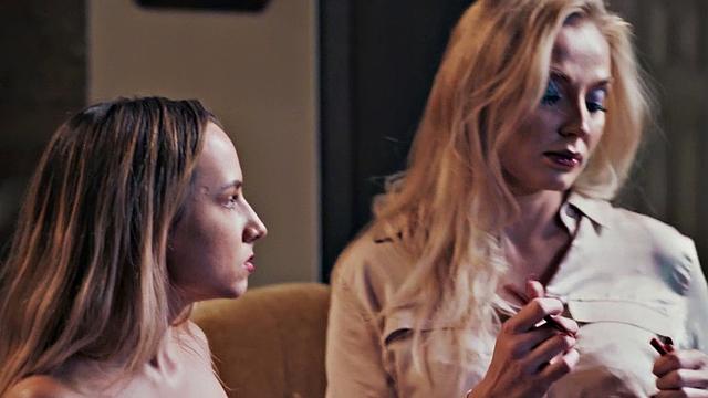 Busty stepmom pussylicked before scissoring