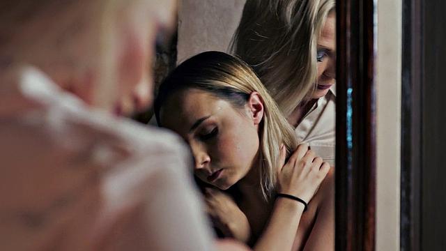 Busty stepmom pussylicked before scissoring