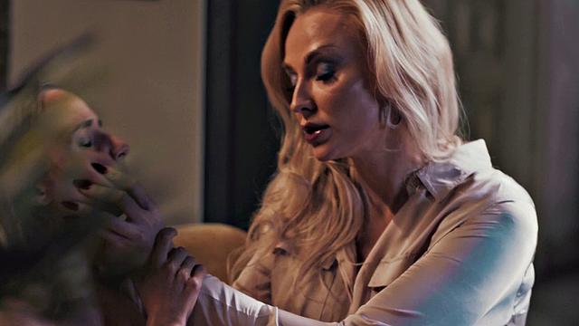 Busty stepmom pussylicked before scissoring