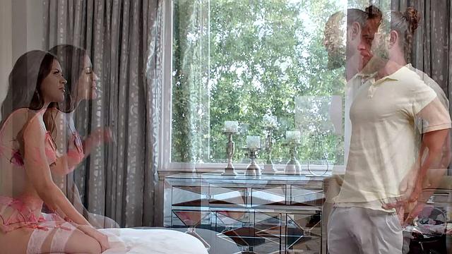 Каталина Осса застает мужа подруги с ее трусиками и трахается с ним