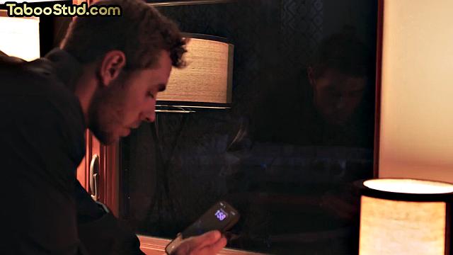 Amateur jock destroyed in 3some