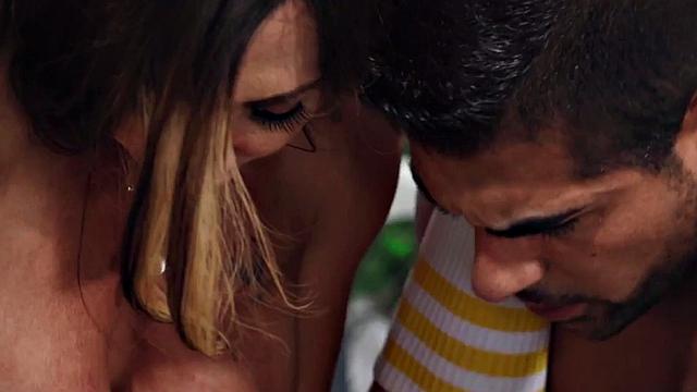 Bisex muscular babe 3some with anal twink