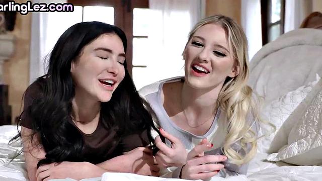 лесбийское трио и мокрая киска после занятий