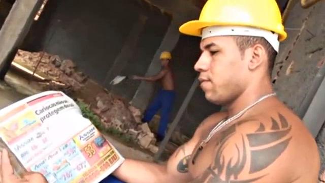 рафаэл рейс соблазняет энрике невеса на работе своим мощным членом