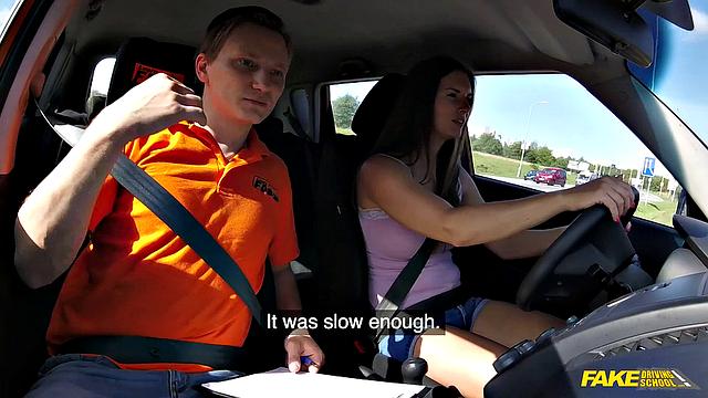 Amateur babe in shorts begs for a deepthroat and wild doggystyle ride