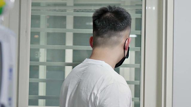 Lucky Guy Fucks Li Er During Quarantine