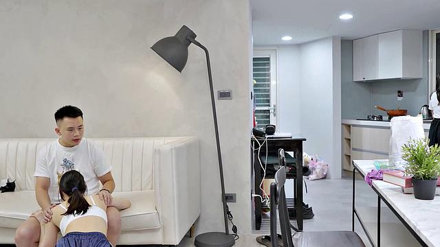 Lucky Guy Fucks Li Er During Quarantine