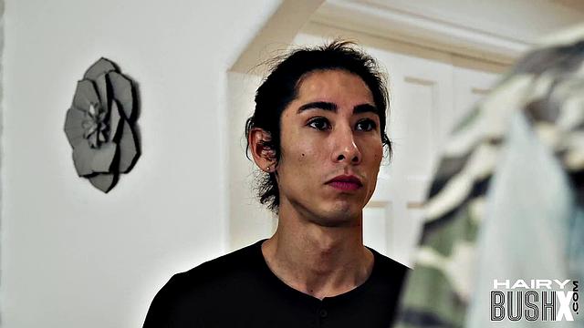 Рыжая с густой киской: трахает и подкалывает парня