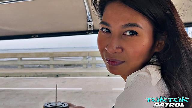 Краля Akira устроила белому туристу экскурсию по своей Тайландии