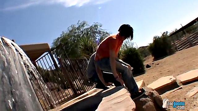 Sticky Foot Finish for Two Guys - Brendan And Krist Cumming