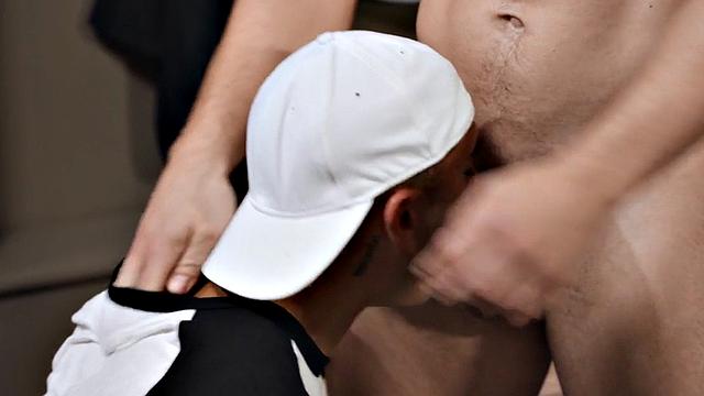 Straight guy pounded in anal hole by perverted dude