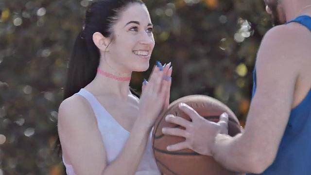 21yo nympho fucked in missionary by big white dick