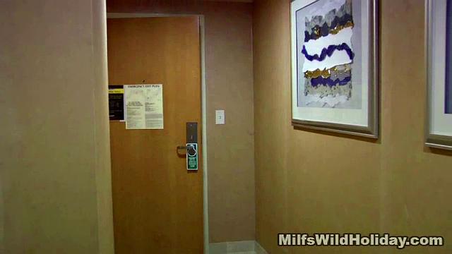 Sexy Cougar Craves For Cock