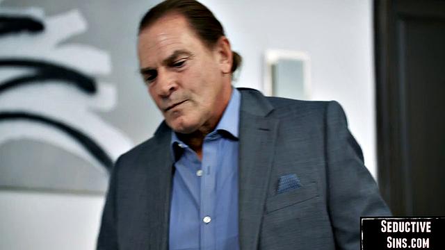 Cockhungry inked babe riding lucky dude