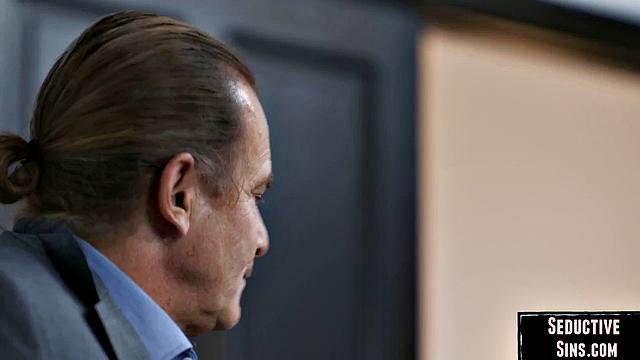 Cockhungry inked babe riding lucky dude