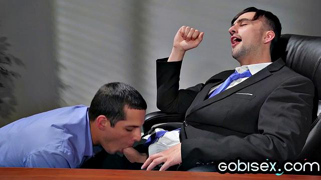 Двое мужиков поделились латинкой в чулках, а она не против - сосет и катается на членах с азартом, как на карусели.